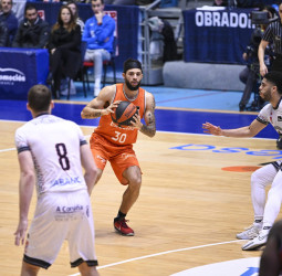 Valencia Basket dominó todo el partido y arrasó en el último cuarto ante un luchador Monbus Obradoiro (75-97)