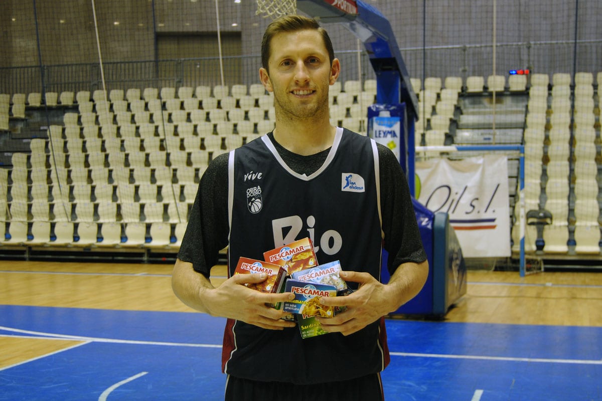 Pescamar donará al Banco de Alimentos de Pontevedra 9 kilos de conservas gracias a las asistencias de Mickey McConnell