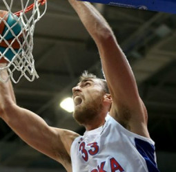 Nikola Milutinov se acerca de nuevo al Olympiacos