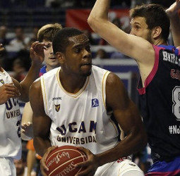 Los Toronto Raptors fichan a Yanick Moreira