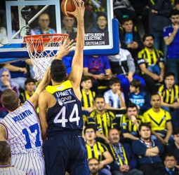 Fenerbahce y Anadolu Efes suman una victoria más a base de sufrimiento