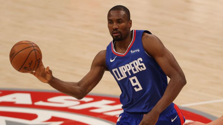 Serge Ibaka continuará en los Angeles Clippers