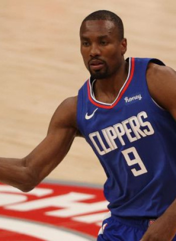 Serge Ibaka continuará en los Angeles Clippers
