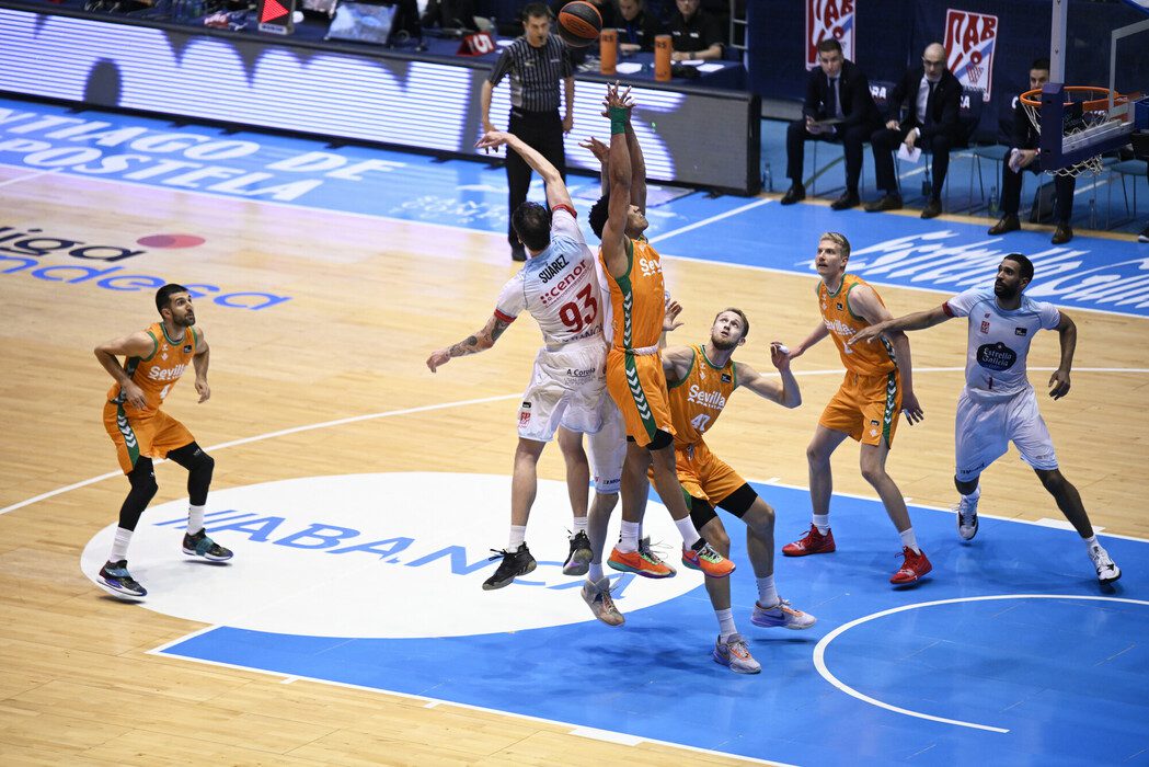 ¿Conseguirá Tyson Pérez pelear el título de máximo reboteador a Ethan Happ?