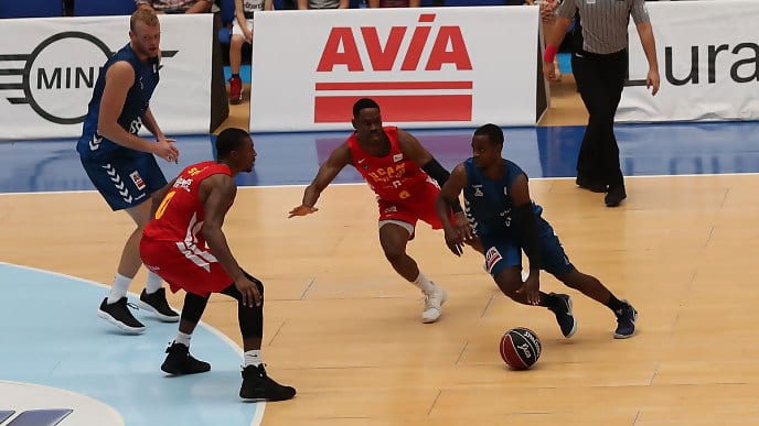 UCAM Murcia - Delteco GBC: duelo directo en la zona media