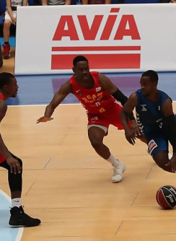 UCAM Murcia - Delteco GBC: duelo directo en la zona media