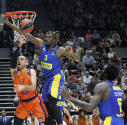 El Valencia pelea sin premio ante el Maccabi (82-85)
