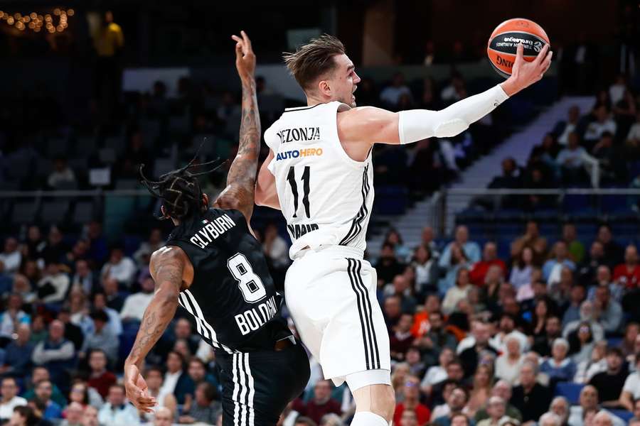 El Real Madrid mantiene su solidez en casa, 98-86