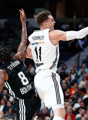 El Real Madrid mantiene su solidez en casa, 98-86