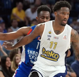 Hayes-Davis y Fenerbahce dominan en el primer partido de la final turca, 74-85 [0-1]