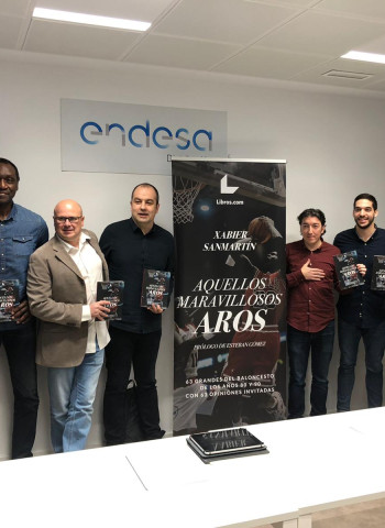 Éxito en la presentación en Málaga del libro Aquellos Maravillosos Aros con varias estrellas del baloncesto
