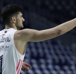 Juan Núñez y Tristan Vukcevic, ficha de primer equipo en el Real Madrid