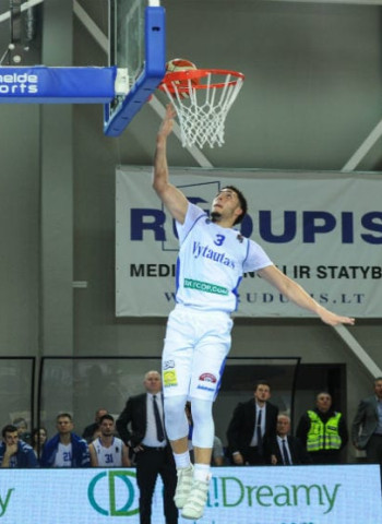 El debut de LiAngelo y LaMelo Ball fue visto por más de 1.5 millones de personas