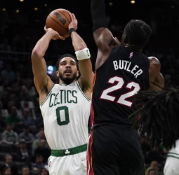 [2-2] Los Celtics empatan la serie desde la defensa (102-82)