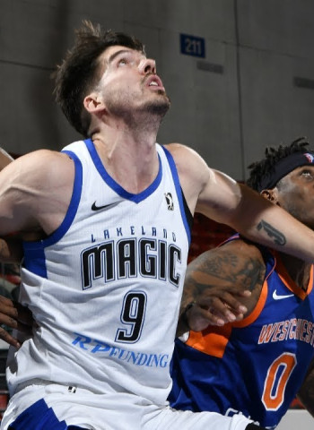 Movistar Estudiantes refuerza su juego interior con Byron Mullens