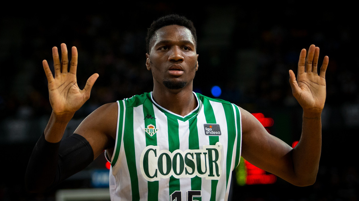Ebuka Izundu deja de ser jugador del Coosur Real Betis