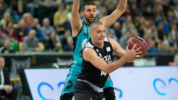 Salgado y Todorovic no perdonan los errores colegiales en la segunda mitad (87-77)