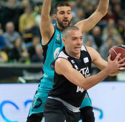Salgado y Todorovic no perdonan los errores colegiales en la segunda mitad (87-77)