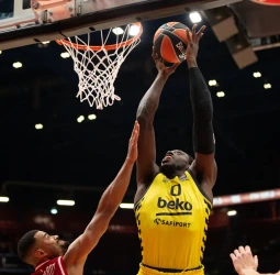 El Fenerbahce alarga la mala racha del Armani Milán (82-72)