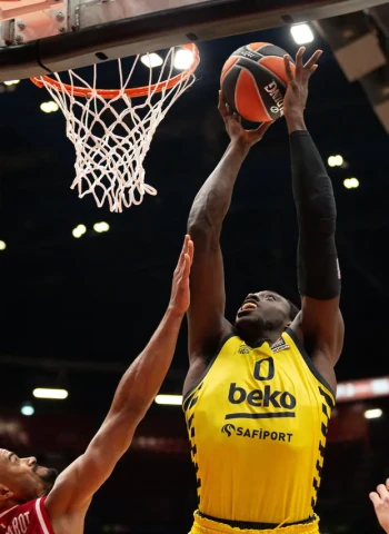 El Fenerbahce alarga la mala racha del Armani Milán (82-72)