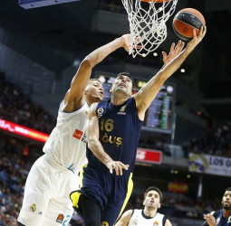 Panathinaikos pujará fuerte el verano que viene por Kostas Sloukas