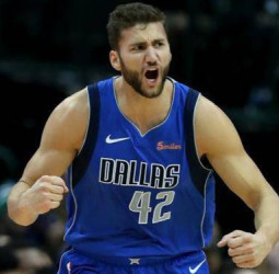 Maxi Kleber extiende su contrato con los Dallas Mavericks