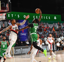 Los Celtics superan a los Blazers al ritmo de Tatum y Brown (124-128)
