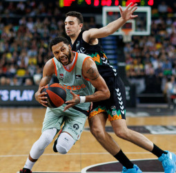 El Baskonia se imponen al Bilbao Basket en el primer derbi vasco de la temporada (70-81)