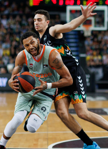 El Baskonia se imponen al Bilbao Basket en el primer derbi vasco de la temporada (70-81)