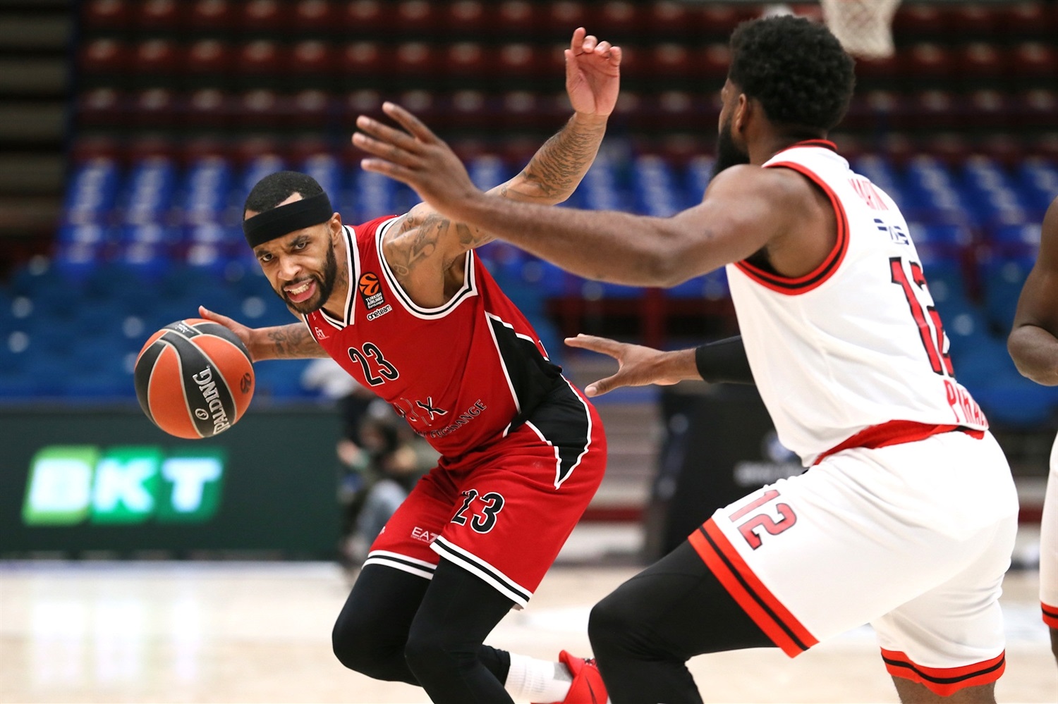 El Milán pone en juego su récord perfecto en casa contra el Olympiacos