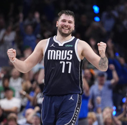 Los Mavericks evitan la barrida con una soberana paliza, 122-84 [3-1]