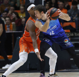 El Scafati Basket está muy atento a la situación de Ethan Happ