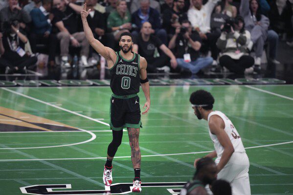 Los Celtics rompen la triunfante racha de los Cavaliers, 120-117
