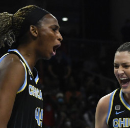 Astou Ndour conquista el anillo de la WNBA con Chicago Sky