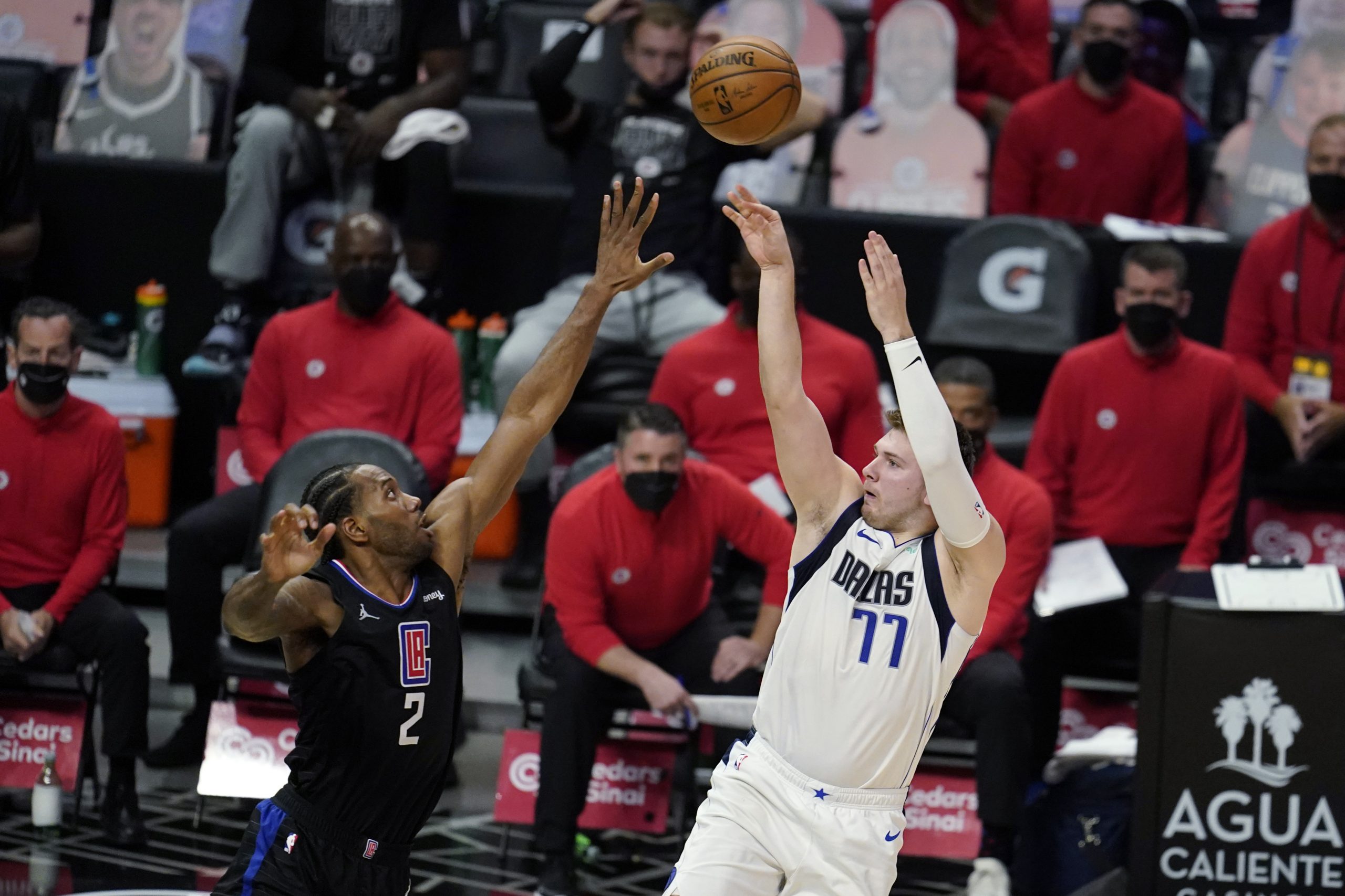 Doncic pone en serios problemas a los Clippers (121-127) [0-2]