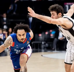 Anadolu Efes vuelve a la senda de la victoria, 99-75