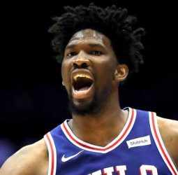 Embiid impresiona en su regreso, Boston carbura