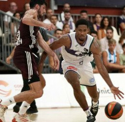 El Unicaja salda con victoria el duelo frente al Bayern Múnich (80-73)