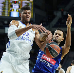El Real Madrid sigue intratable en el WiZink Center (87-64)