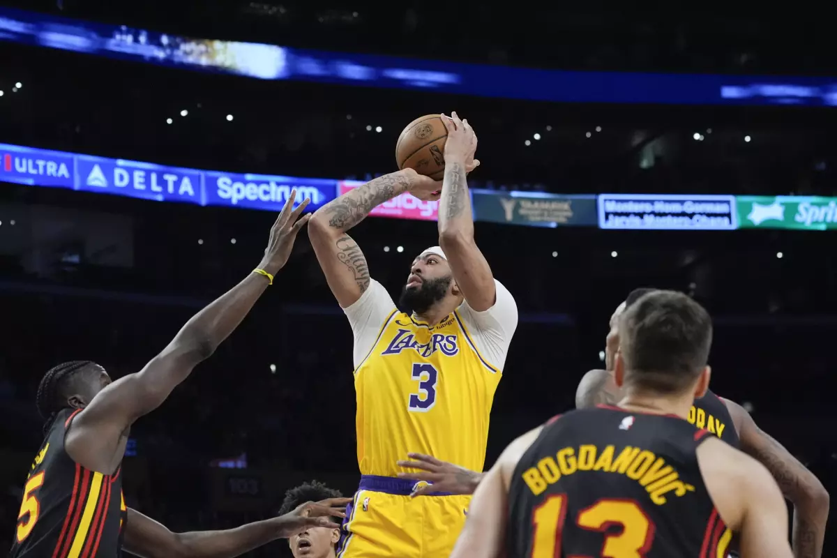 LeBron y Russell, demasiado para los Hawks