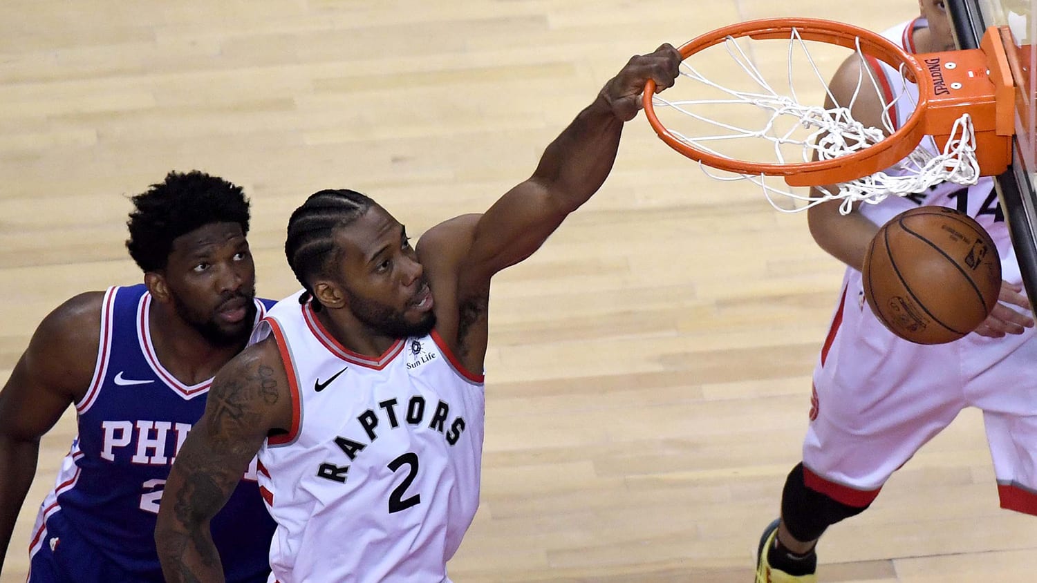 Kawhi Leonard podría renovar con los Toronto Raptors