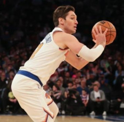 Svi Mykhailiuk seguirá su carrera NBA en los Charlotte Hornets