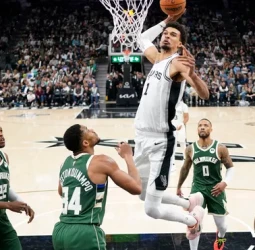 Wembanyama impulsa a los Spurs a una contundente victoria sobre los Bucks, 118-144