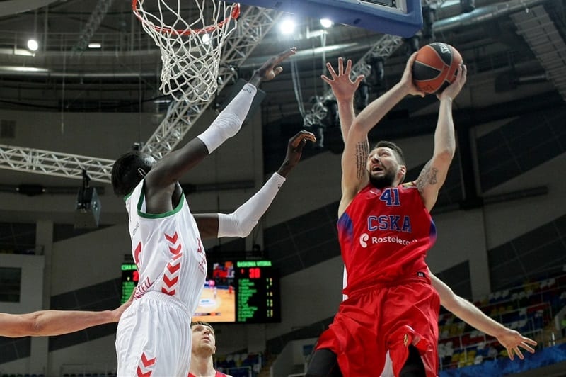 [2-0] El Baskonia solo cedió en el último segundo (84-82)