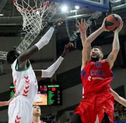 [2-0] El Baskonia solo cedió en el último segundo (84-82)