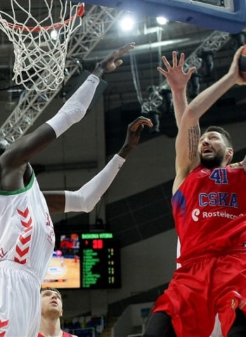 [2-0] El Baskonia solo cedió en el último segundo (84-82)