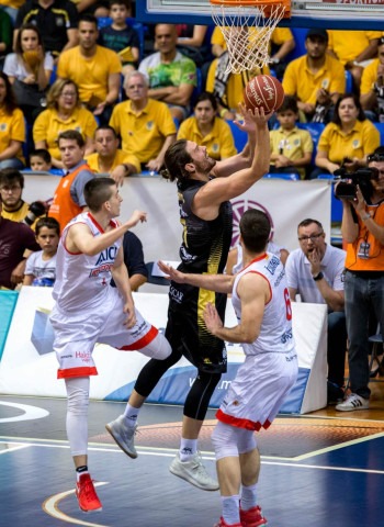 Iberostar Tenerife alcanzó las 22 victorias a base de defensa y triples