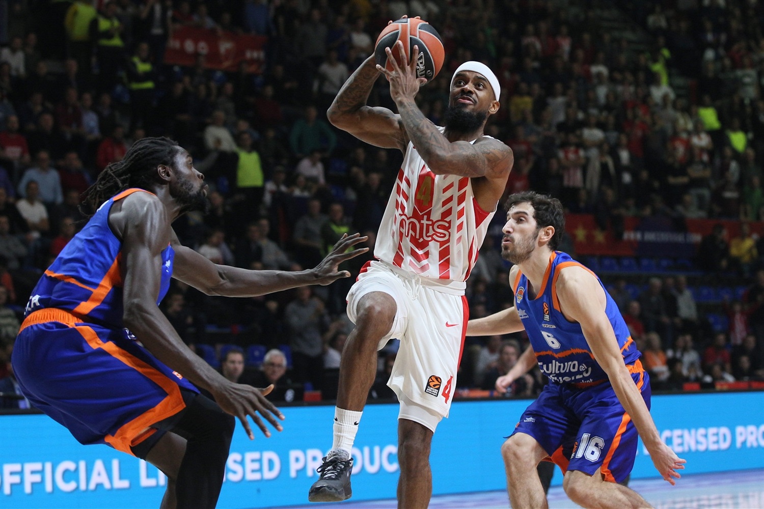 Un triple sobre la bocina decide en Belgrado (70-67)