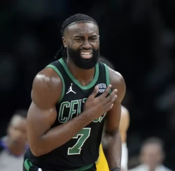Brown es una pesadilla para los Pacers, 126-110 [2-0]