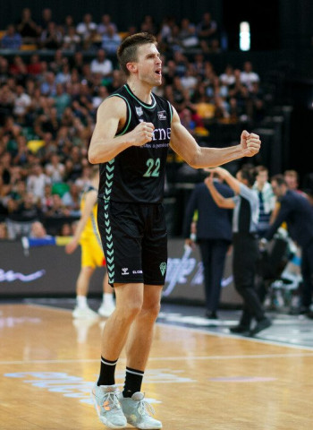 El Surne Bilbao Basket prende la mecha de Miribilla (95-73)